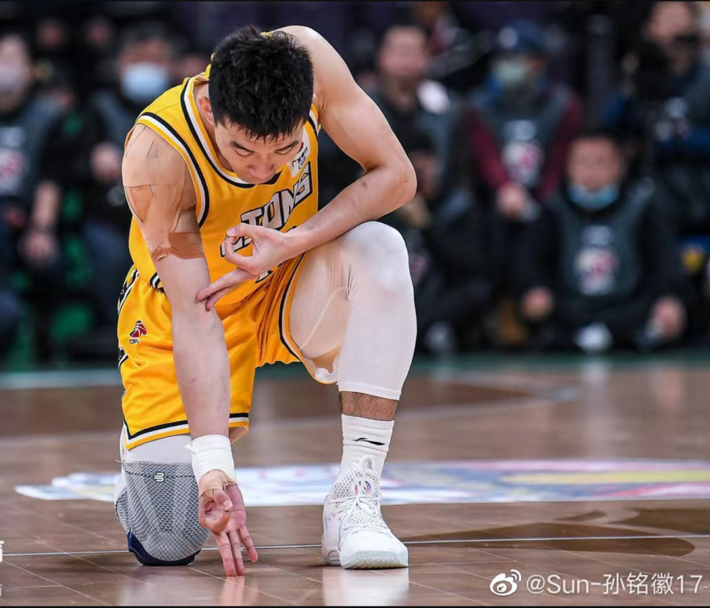 山东队轻取篮网，孙铭徽高光表现