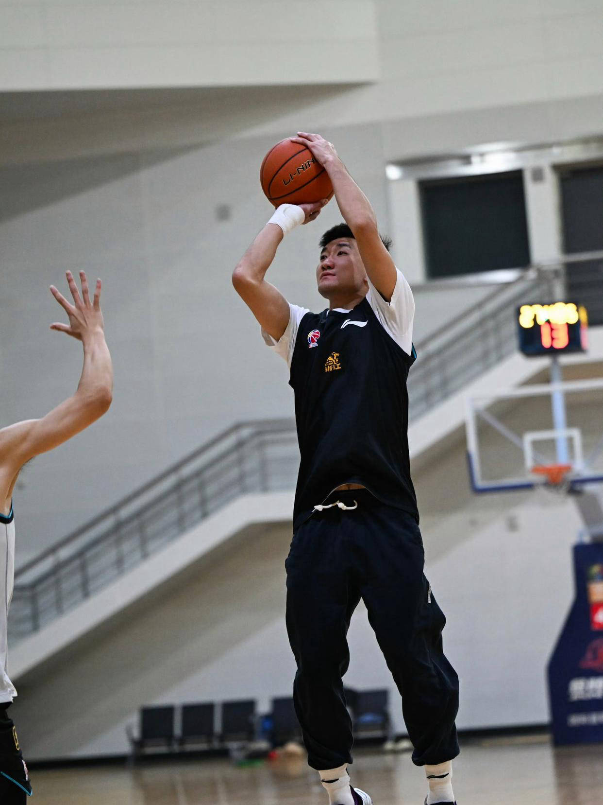 山东队轻取篮网，孙铭徽高光表现