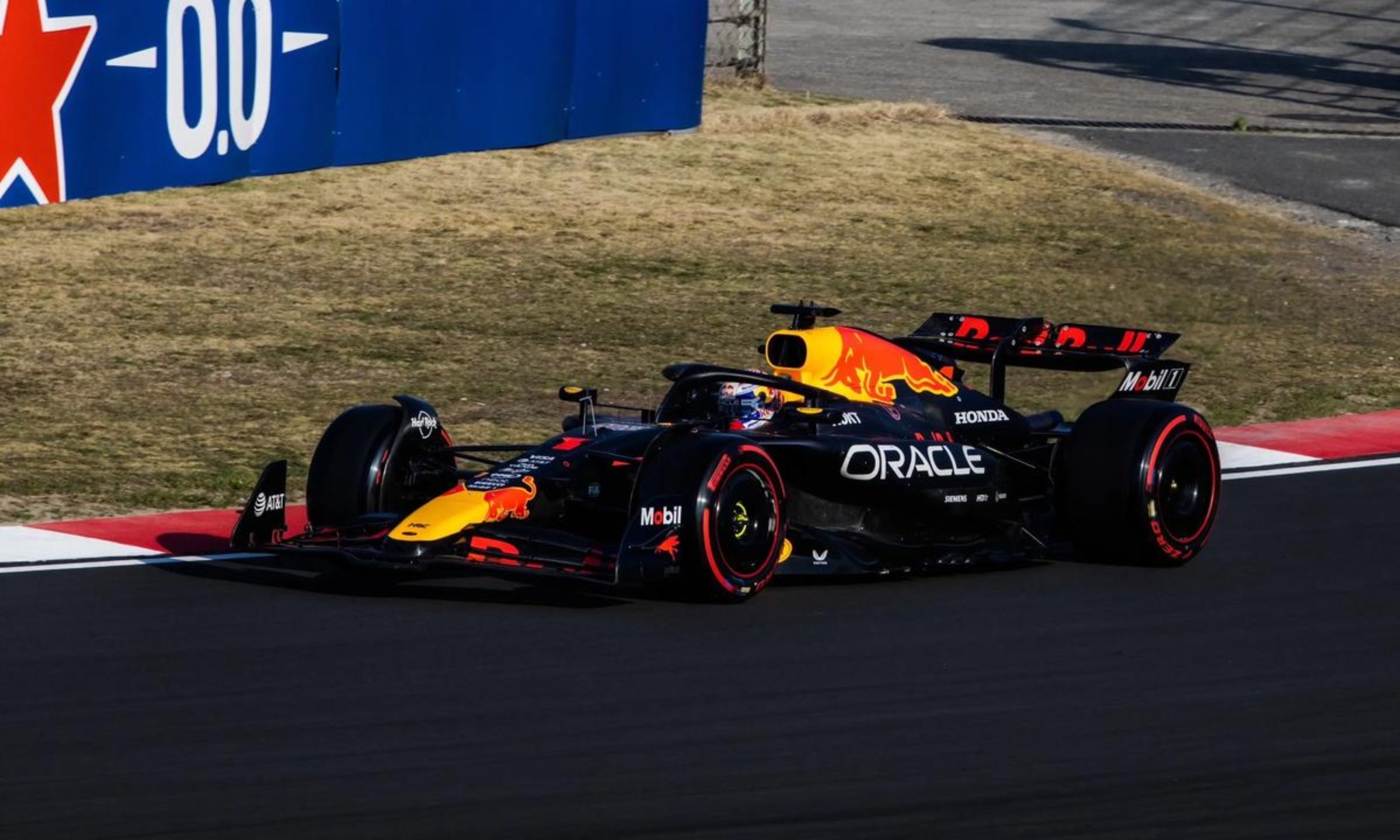 红牛车队绝杀雷诺车队，维斯塔潘高光表现