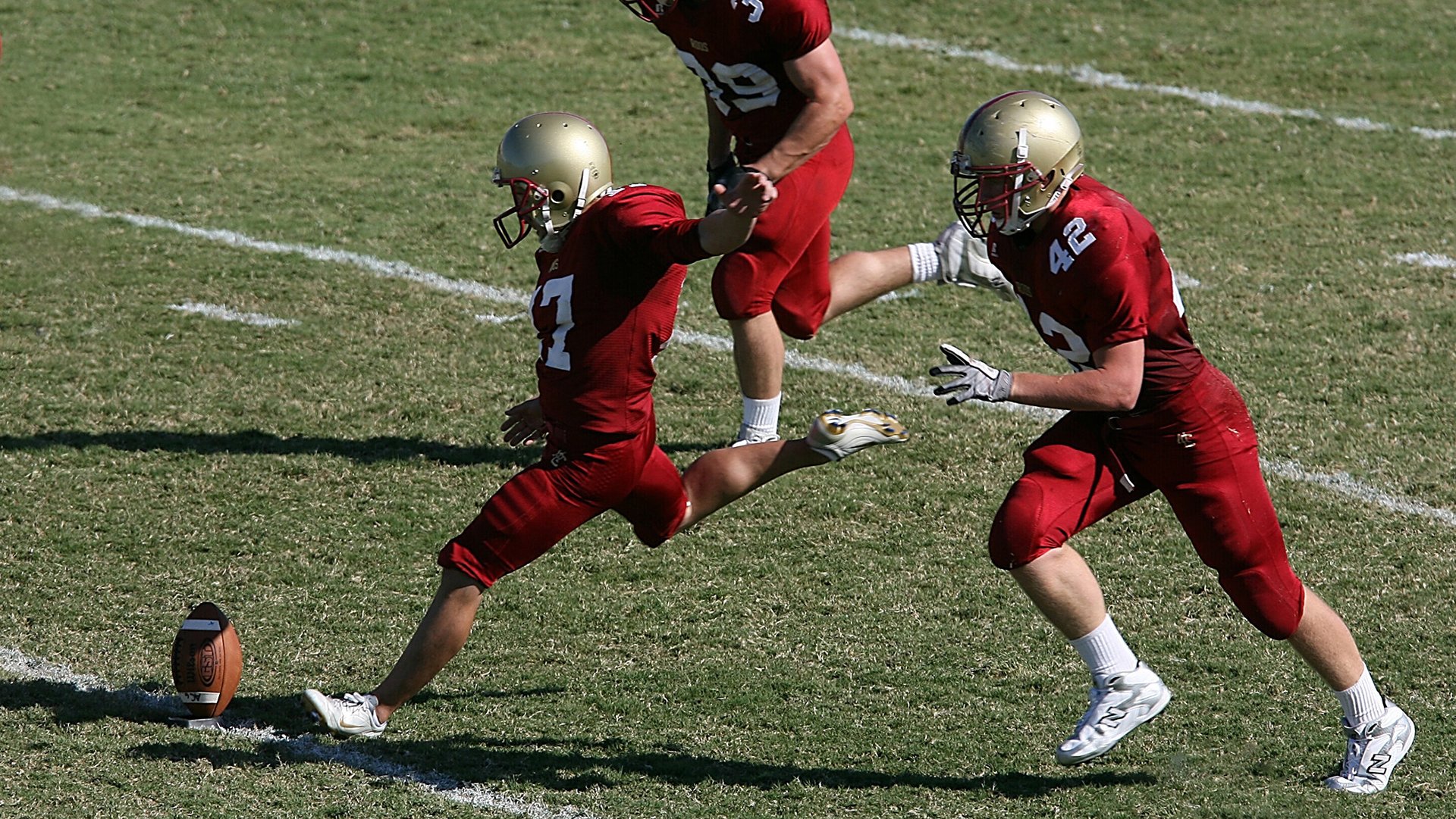 赛道与绿茵的交响,范戴克的硬仗哲学与F1年度争冠之夜