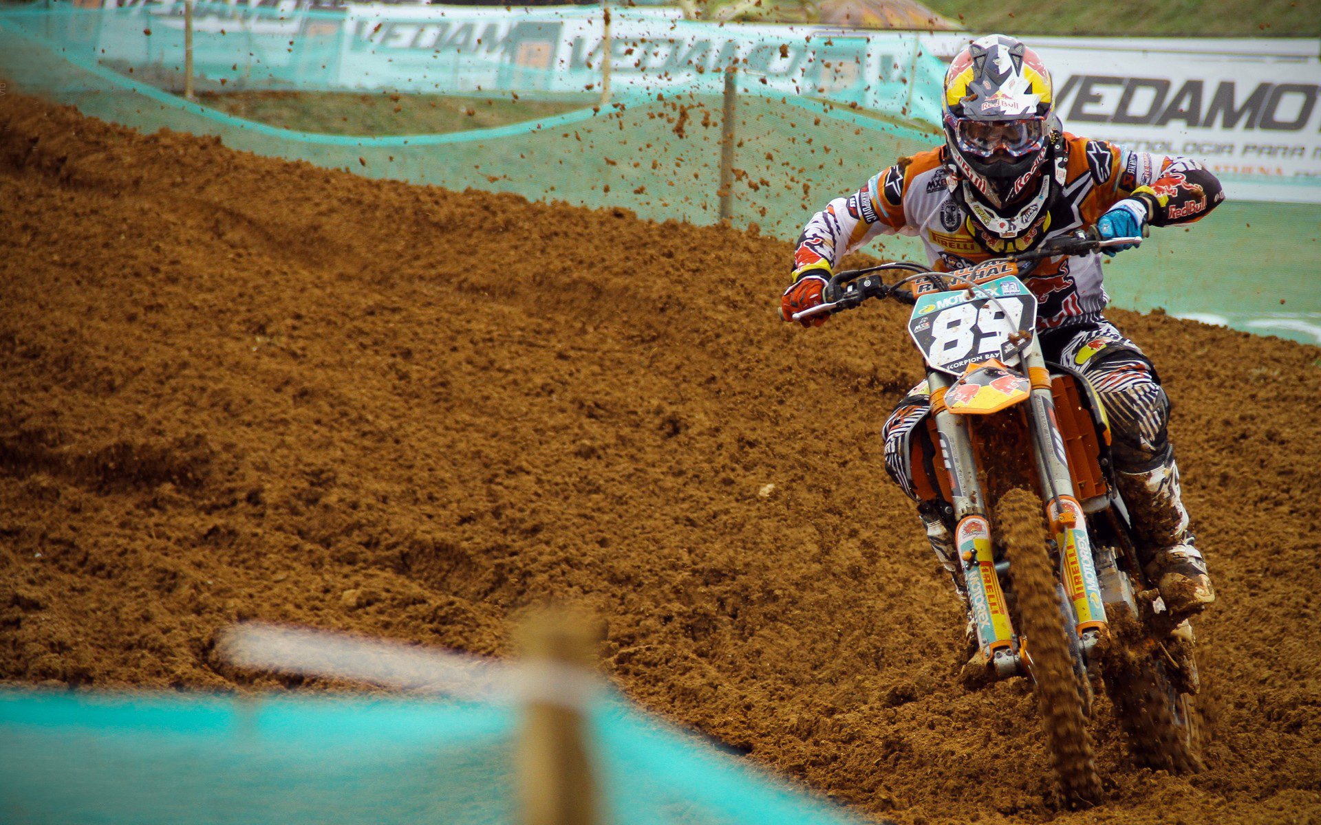 暗夜极速，特奥在F1街道赛压力下的完美爆发