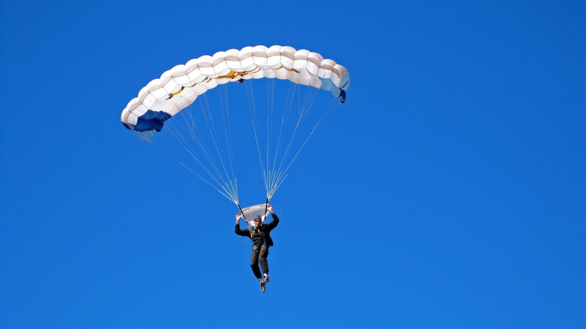 爱游戏体育-羽坛惊天冷门！印尼队横扫卫冕冠军法国，石宇奇绝境爆发惊艳四座
