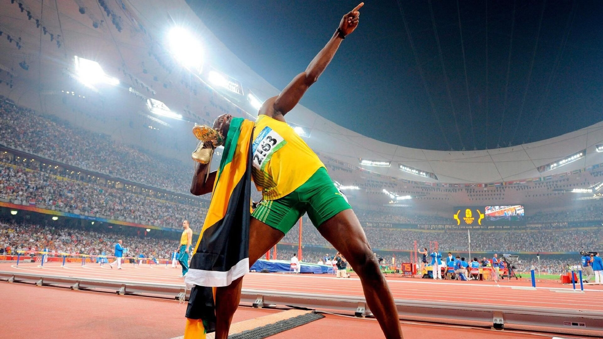 鏖战与突破，从绿茵场到乒乓球台的双重奏